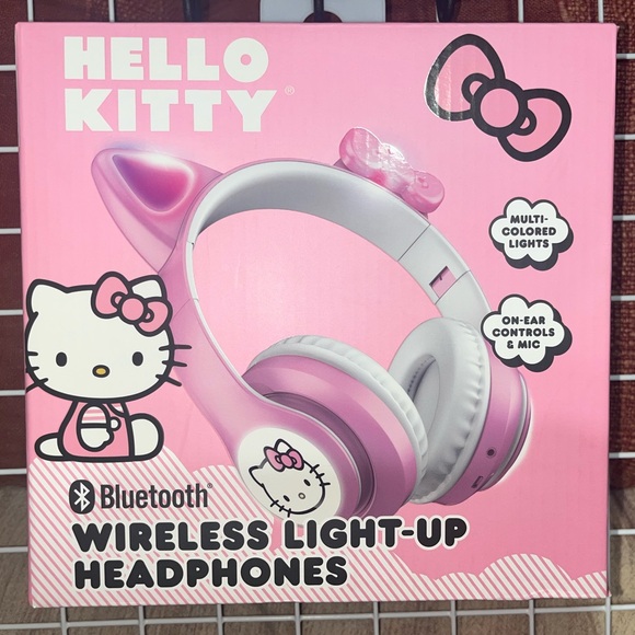 Hello Kitty Light Up Pink and White Wireless Headphones NIB NEW - Picture 6 of 7